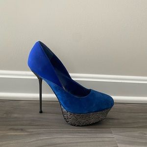 two lips size 8.5 blue slim heeled heels